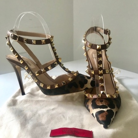 Valentino Garavani Shoes - 🔥Host Pick🔥 Valentino Rockstud Calf Hair Sandals